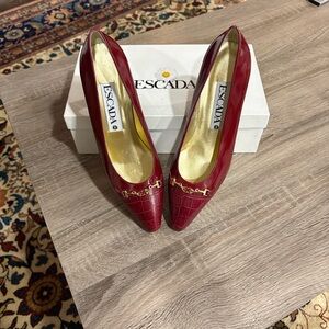 Escada LACCA/ROST VITELLO RED /Burgundy Croc-Embossed Heels